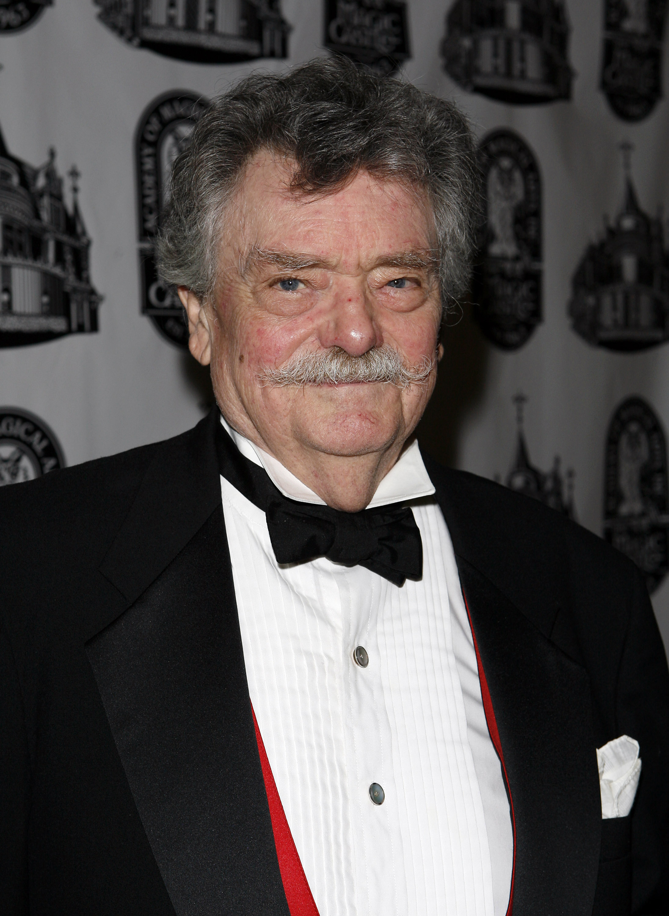 'Bewitched' Actor Bernard Fox Dies At 89 Access Online