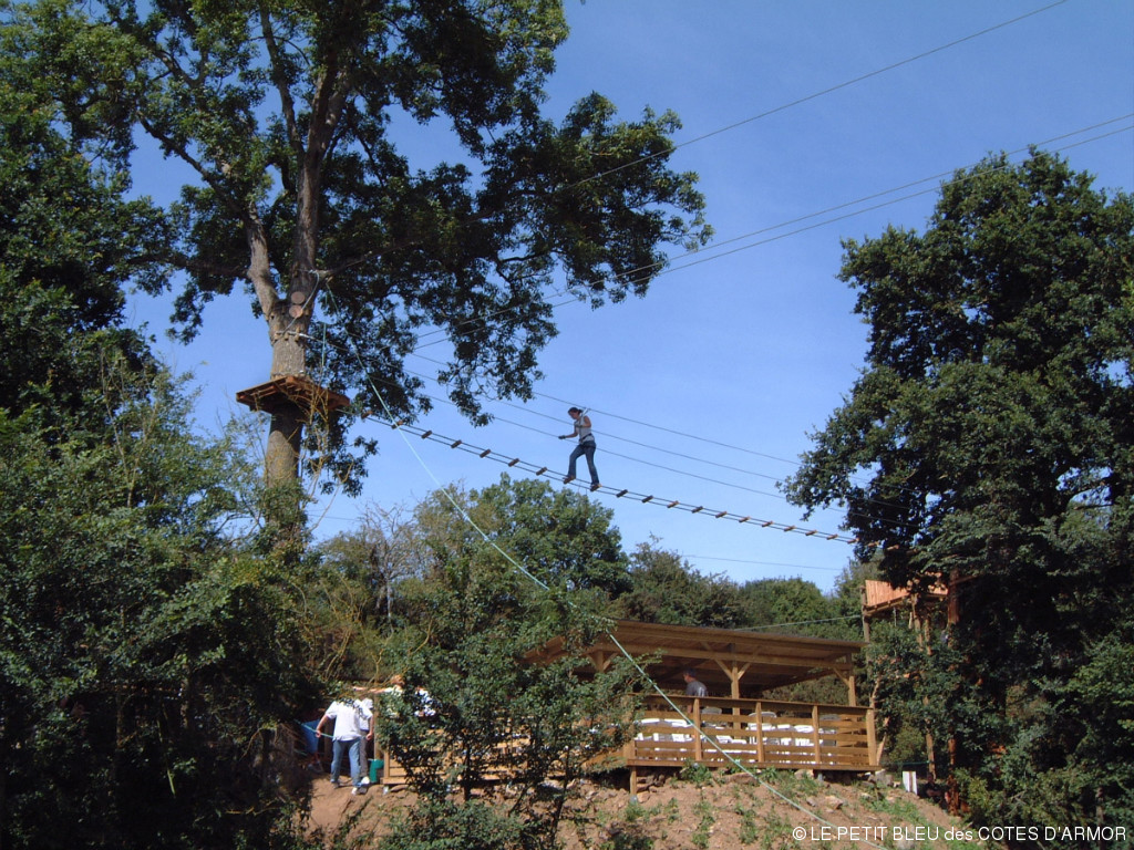 Un parc d'accrobranche à SaintCastleGuildo Le Petit Bleu