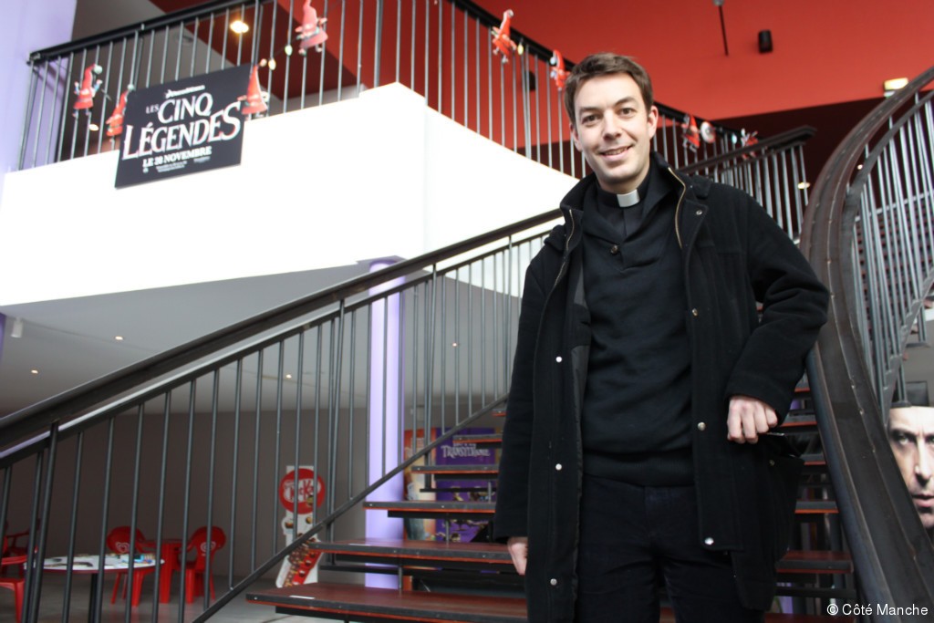 Prêtre, il organise un festival de cinéma Côté Manche