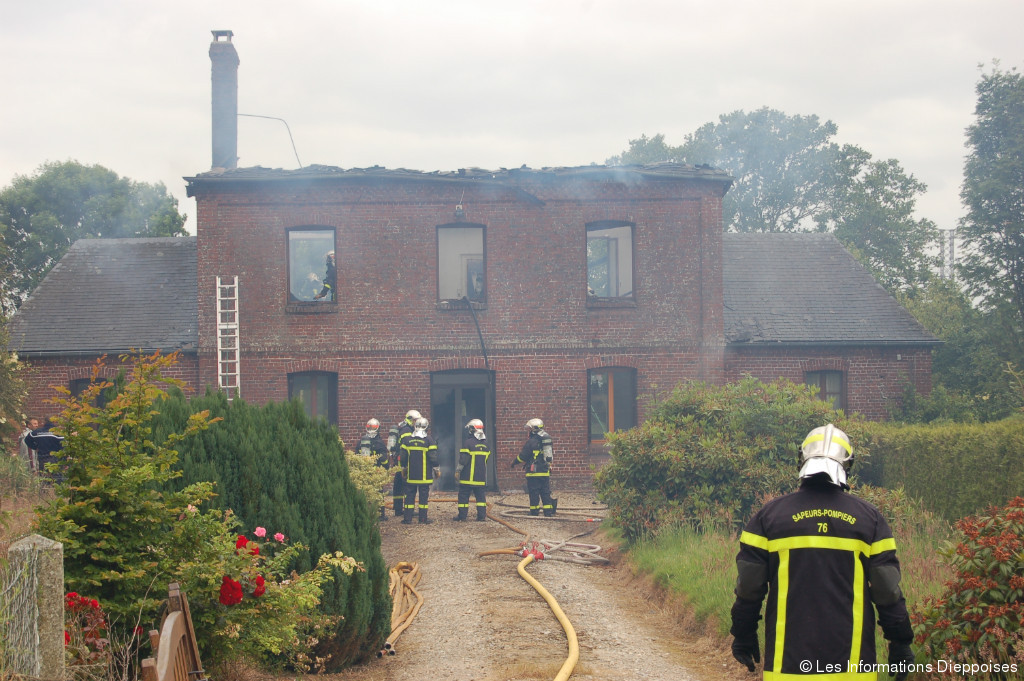 Un important incendie dans une habitation à BivillelaBaignarde Les