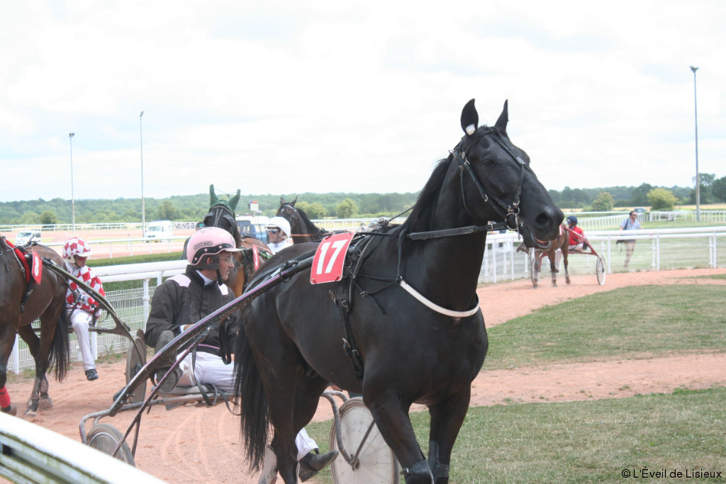 L'hippodrome de Lisieux à la fête ! L'Éveil de Lisieux