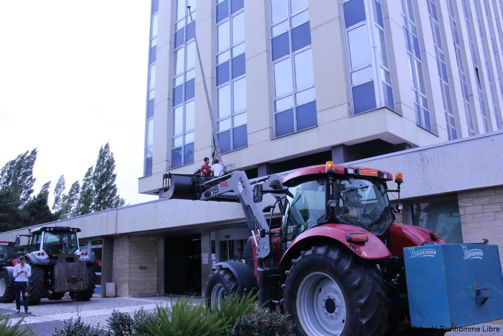 Action coup de poing des agriculteurs des centaines de