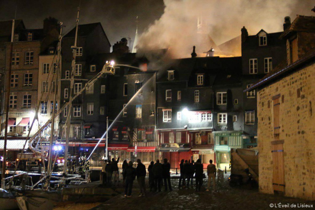 Spectaculaire incendie dans le centre ville de Honfleur L'Éveil de