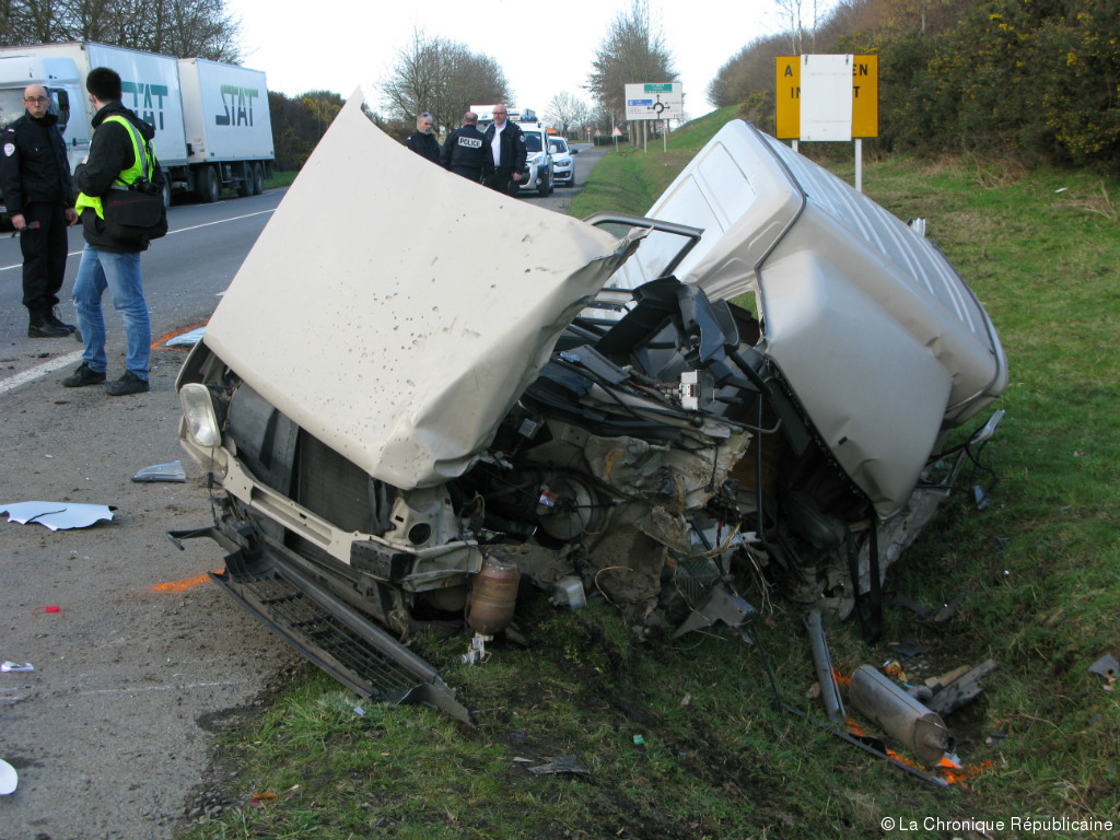 Accident sur la rocade de Fougères un Lécoussois décède