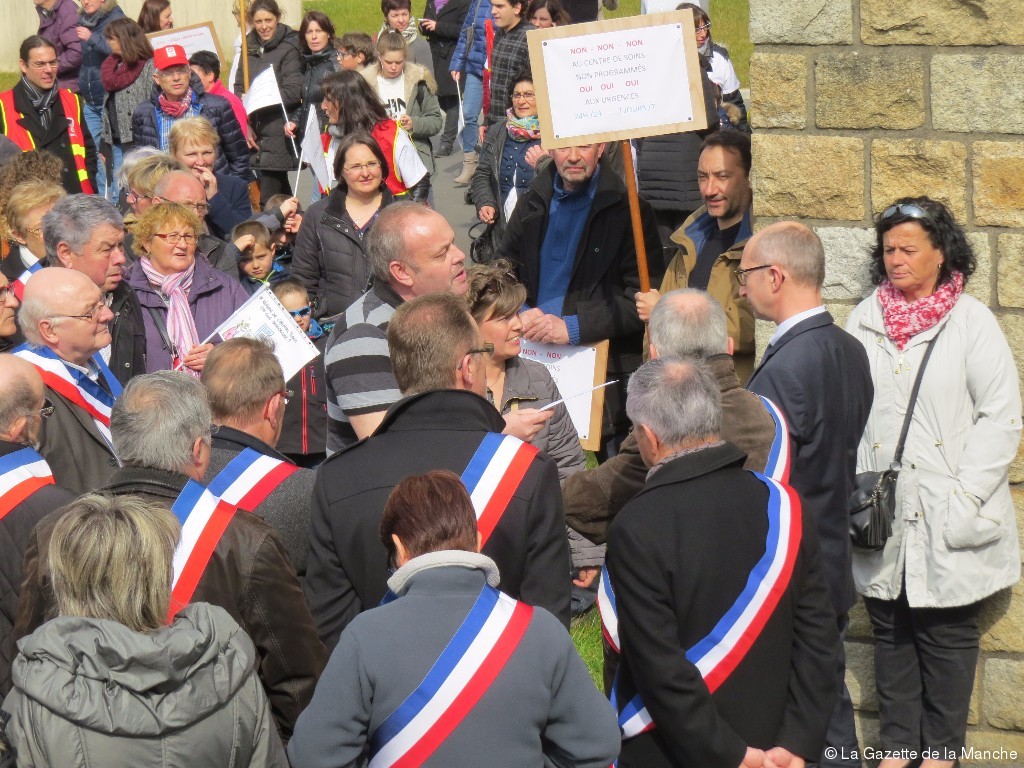 Plus de 1500 personnes défendent les urgences de l'hôpital de Saint