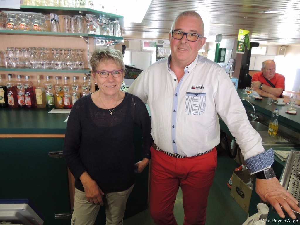 Le bar Podosis place Mozart à Lisieux change de mains Le Pays d'Auge
