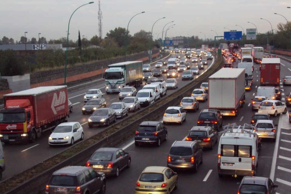 Accident voiturepoids lourd plusieurs kilomètres de