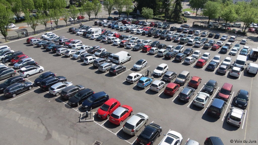 À LonsleSaunier, pas de problèmes de places de parking, mais des