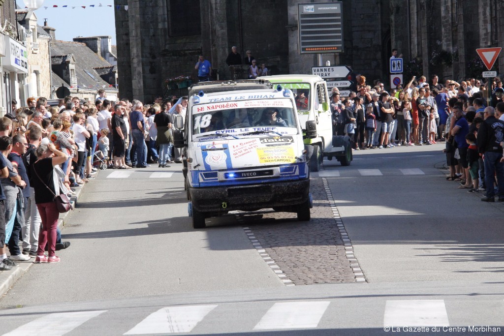 Le défilé donne le coup d'envoi du 32e camion cross La Gazette du