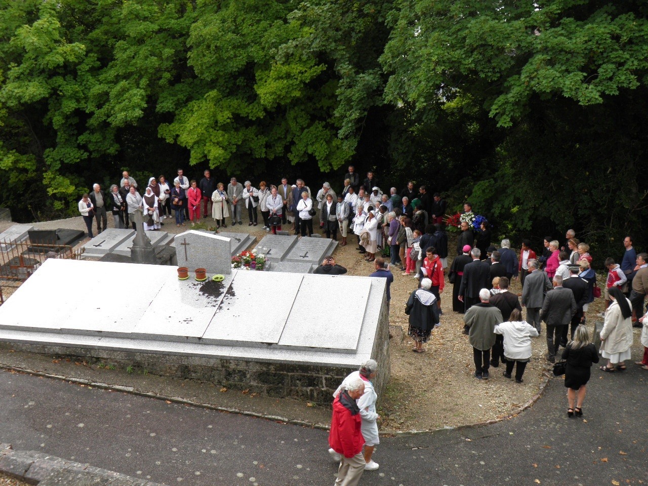 EN IMAGES. Derniers hommages sur la tombe du Père Hamel à NotreDame de