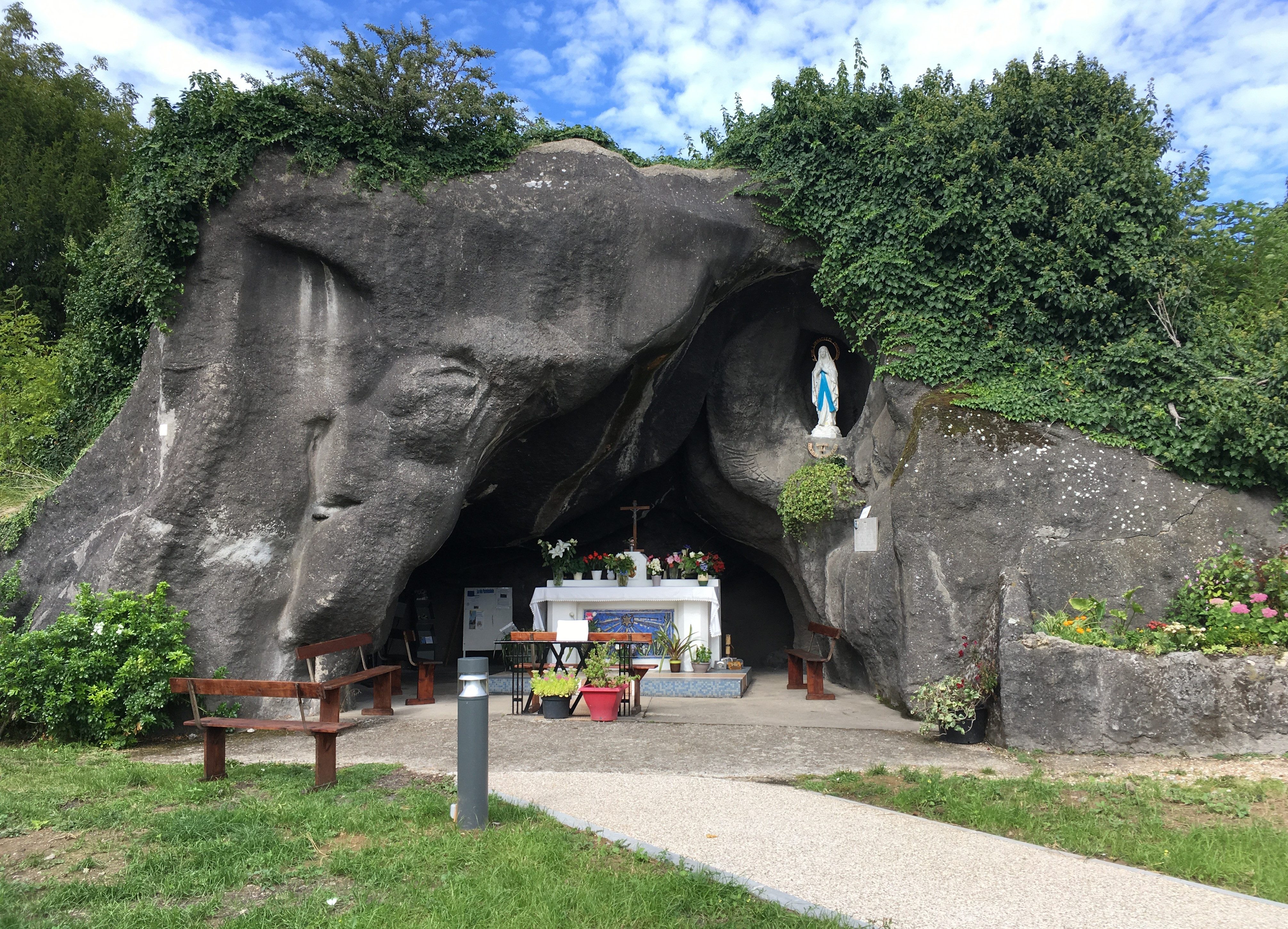 EN IMAGES. Une réplique de la grotte de Lourdes, au Havre « Un lieu
