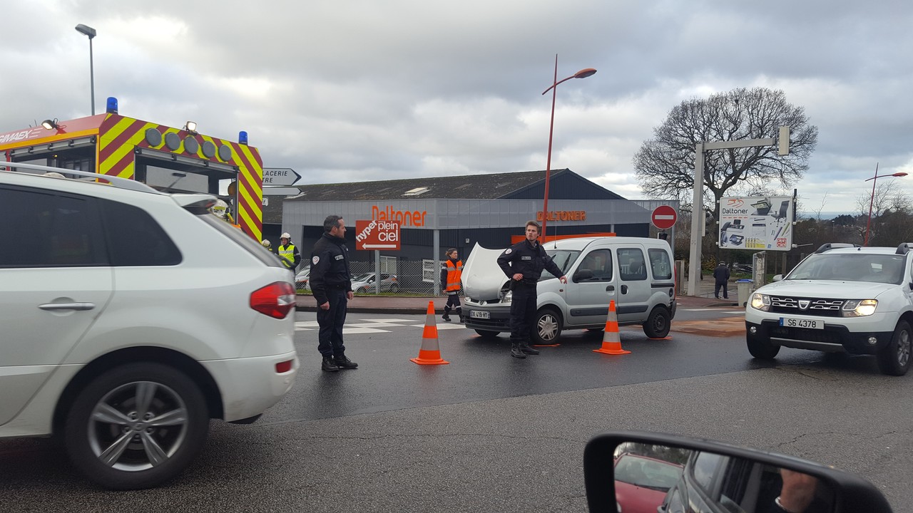 Cherbourg accident dans les Rouges Terres (La Glacerie