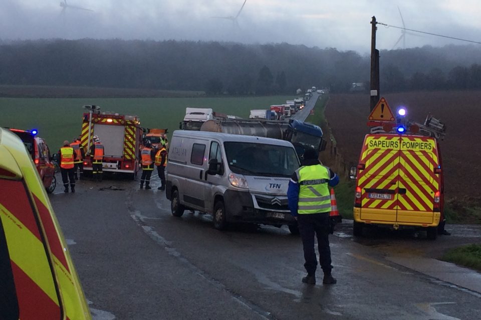 Grave accident entre un poids lourd et trois véhicules en Seine