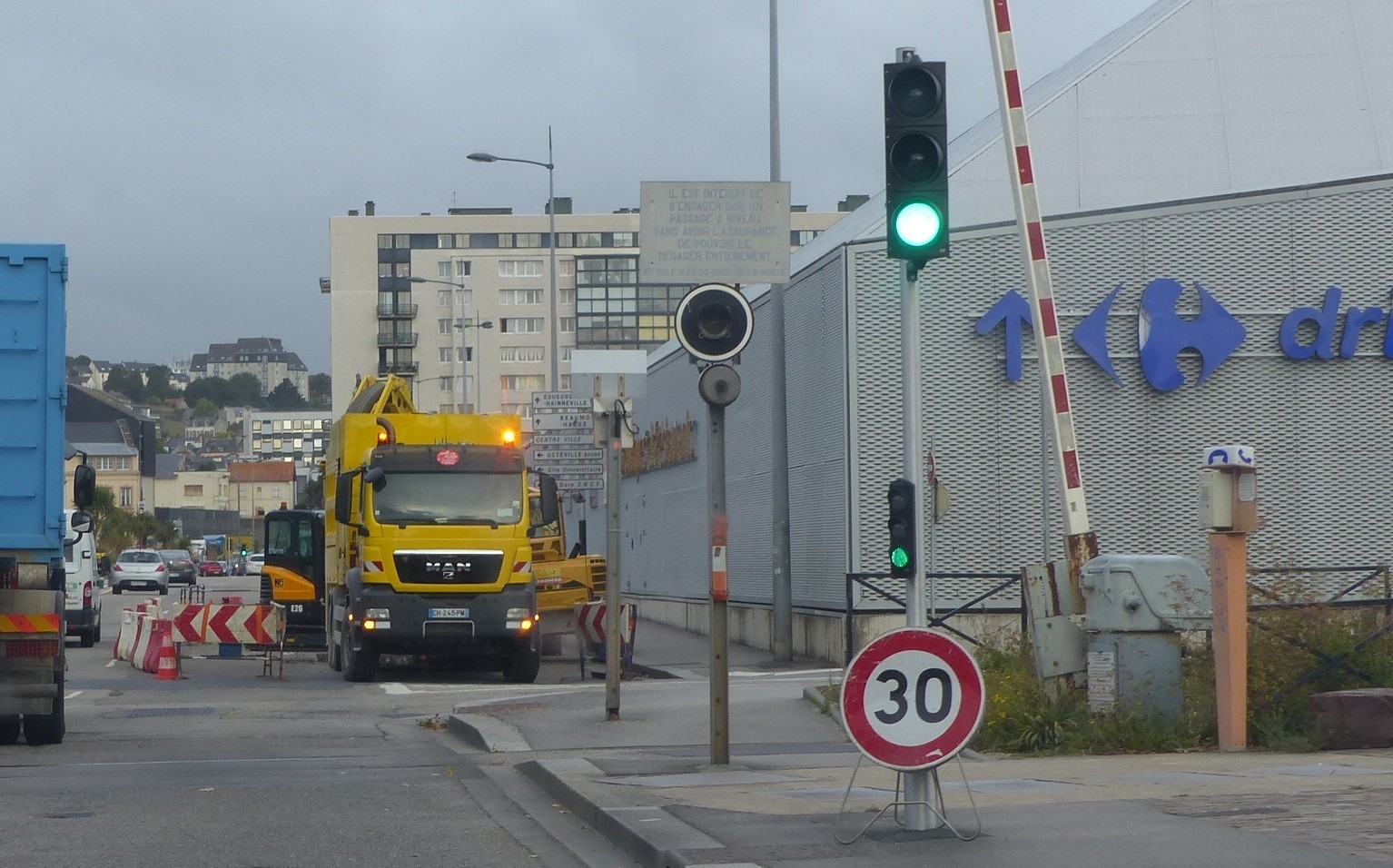 Cherbourg des travaux avenue JeanFrançoisMillet, face à la gare