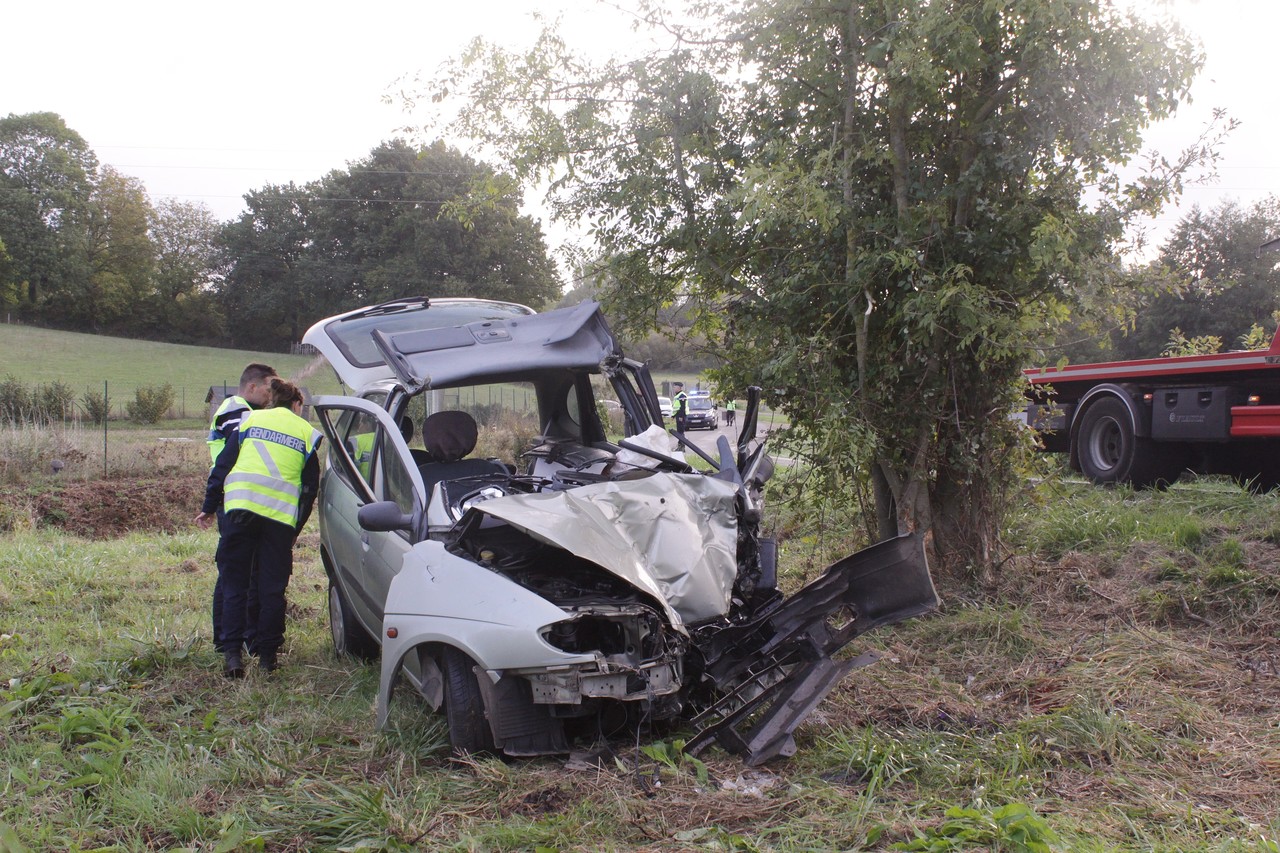Sortie de route en Sarthe deux hommes sont morts dans l