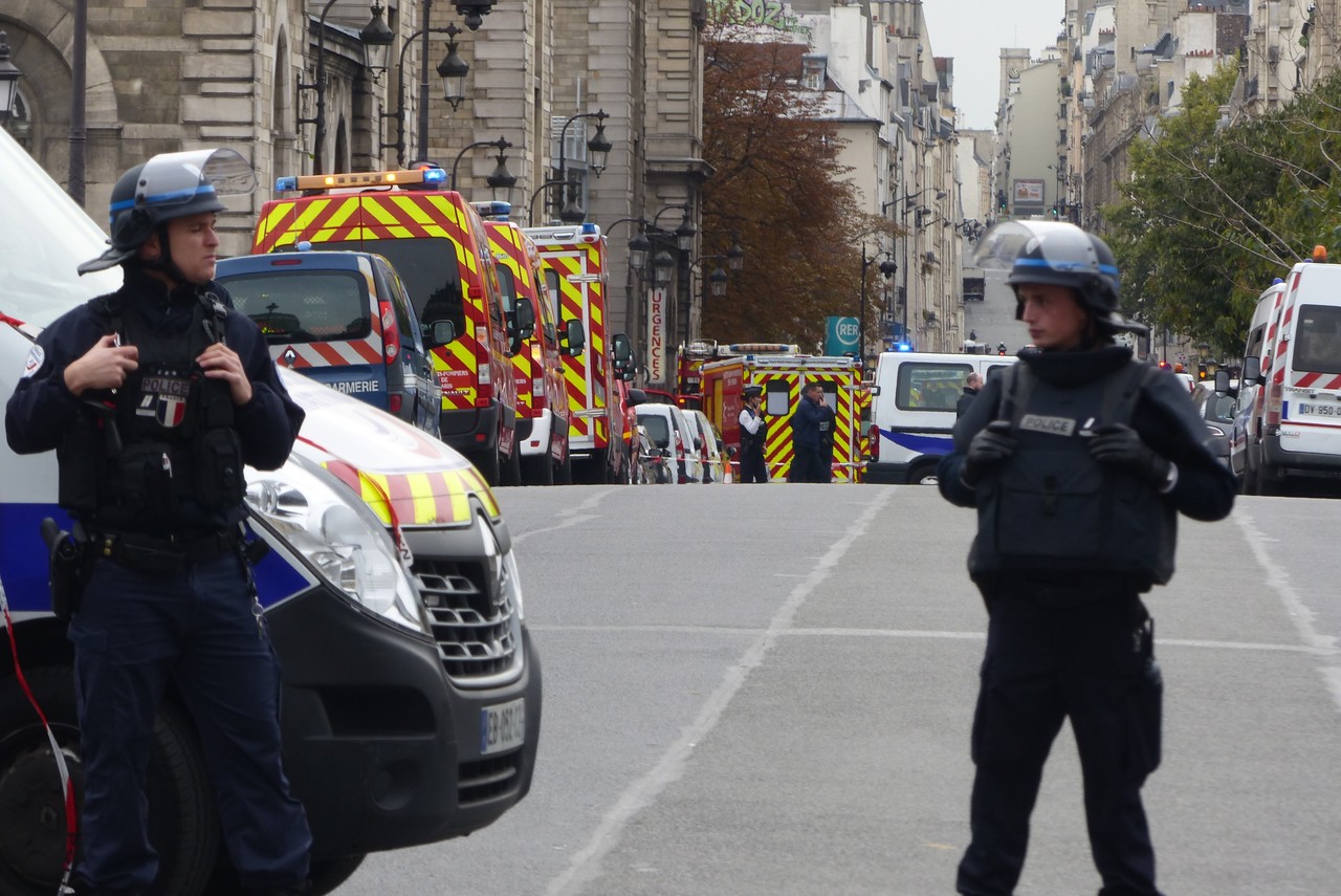 Attaque au couteau à la préfecture de police de Paris quatre morts dont trois policiers Actu