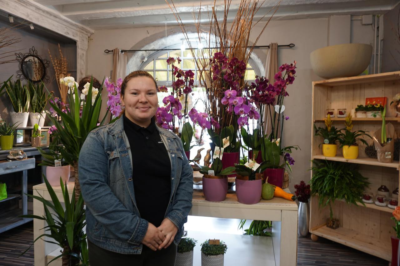 Une jeune fleuriste a repris la boutique du centre à Mayet