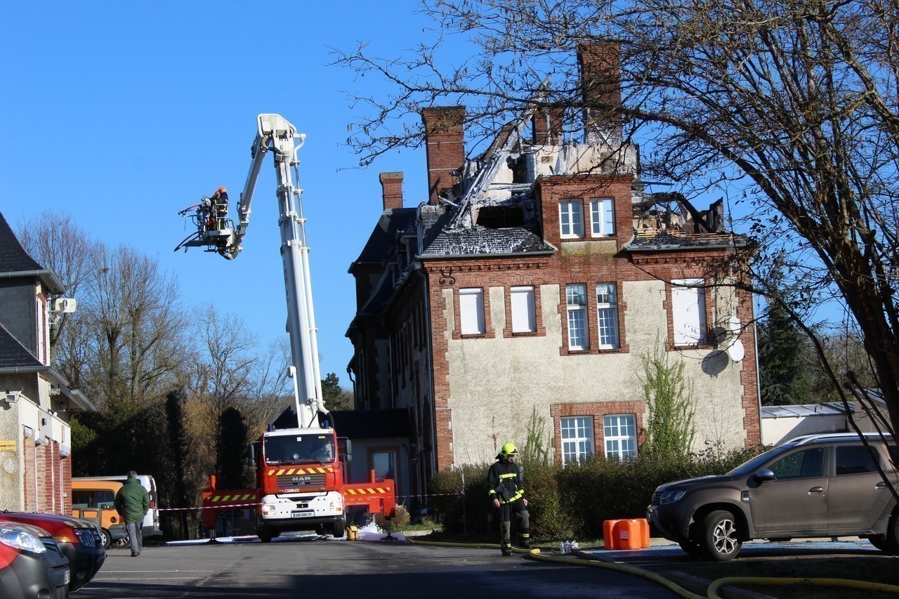 SeineetMarne. Réveil difficile pour Chamigny après le violent incendie de la clinique l’Ange