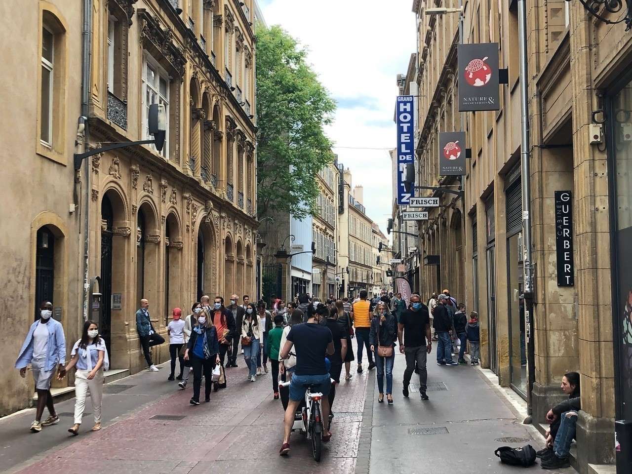 EN IMAGES. Les rues de Metz pleines pour le premier samedi de