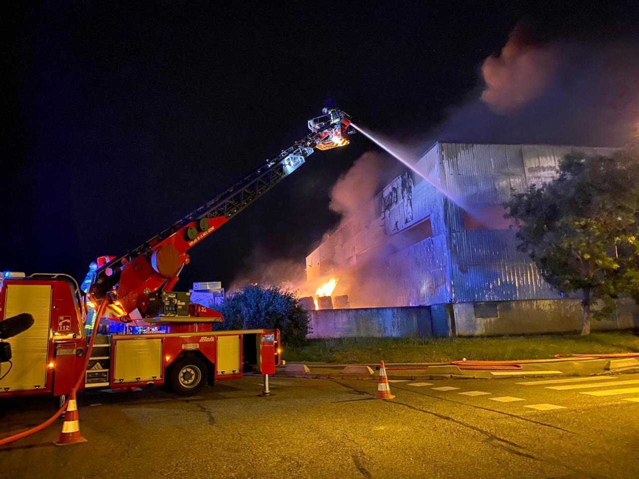 Violent incendie dans un centre de recyclage de déchets, près de Toulouse ce que l'on sait