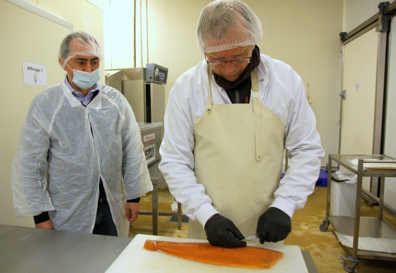 Saumon de France à Cherbourg pour vos assiettes de fêtes, tout est bon dans le poisson