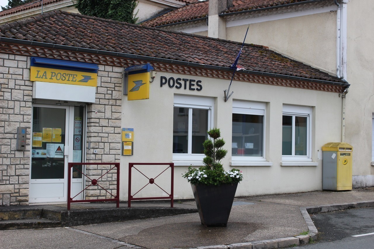 Dordogne. Un rassemblement pour sauvegarder le bureau de poste de SaintLéonsurl'Isle