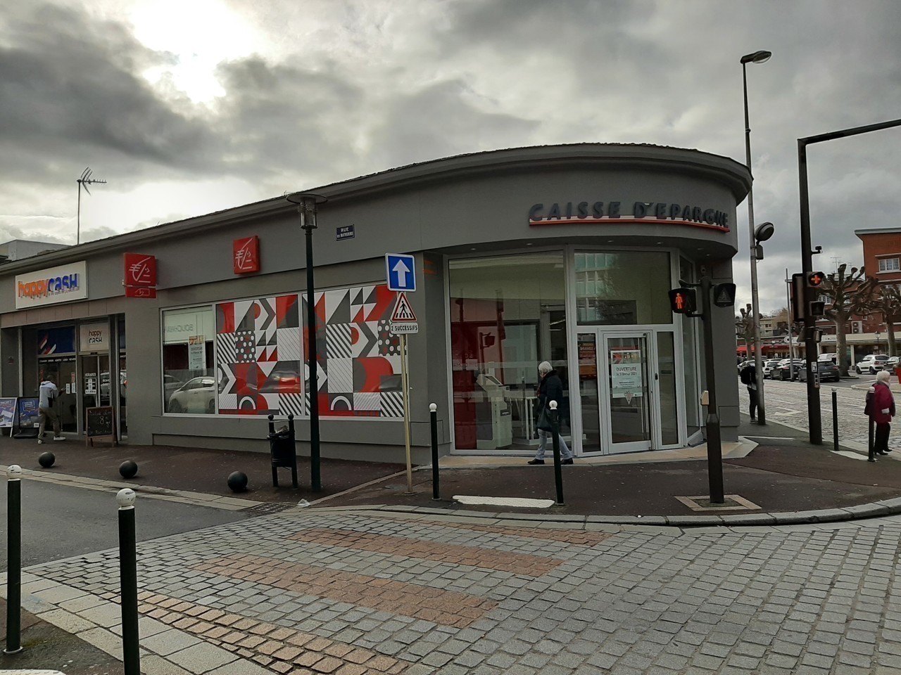 Lisieux la Caisse d'Epargne vient d'ouvrir dans l'ancien