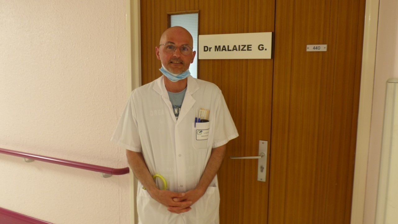 Centre Hospitalier. Docteur Malaize, un médecin interniste arrive à Flers
