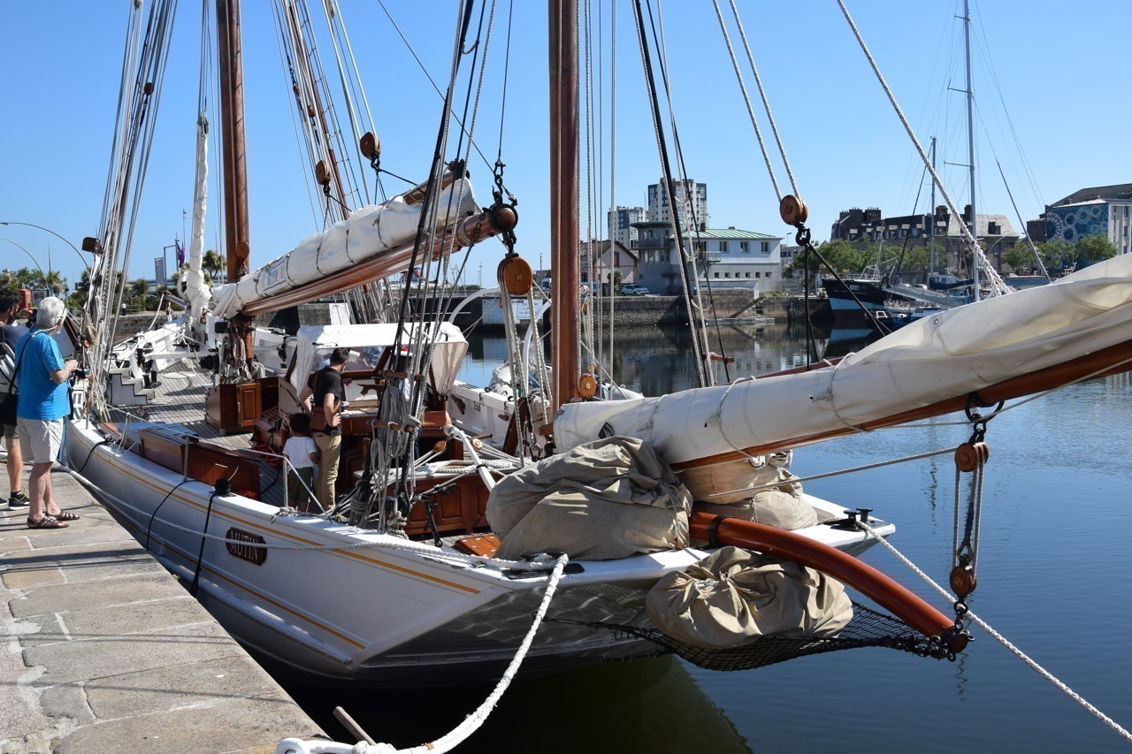 Cherbourg visitez le plus vieux bateau de la Marine nationale