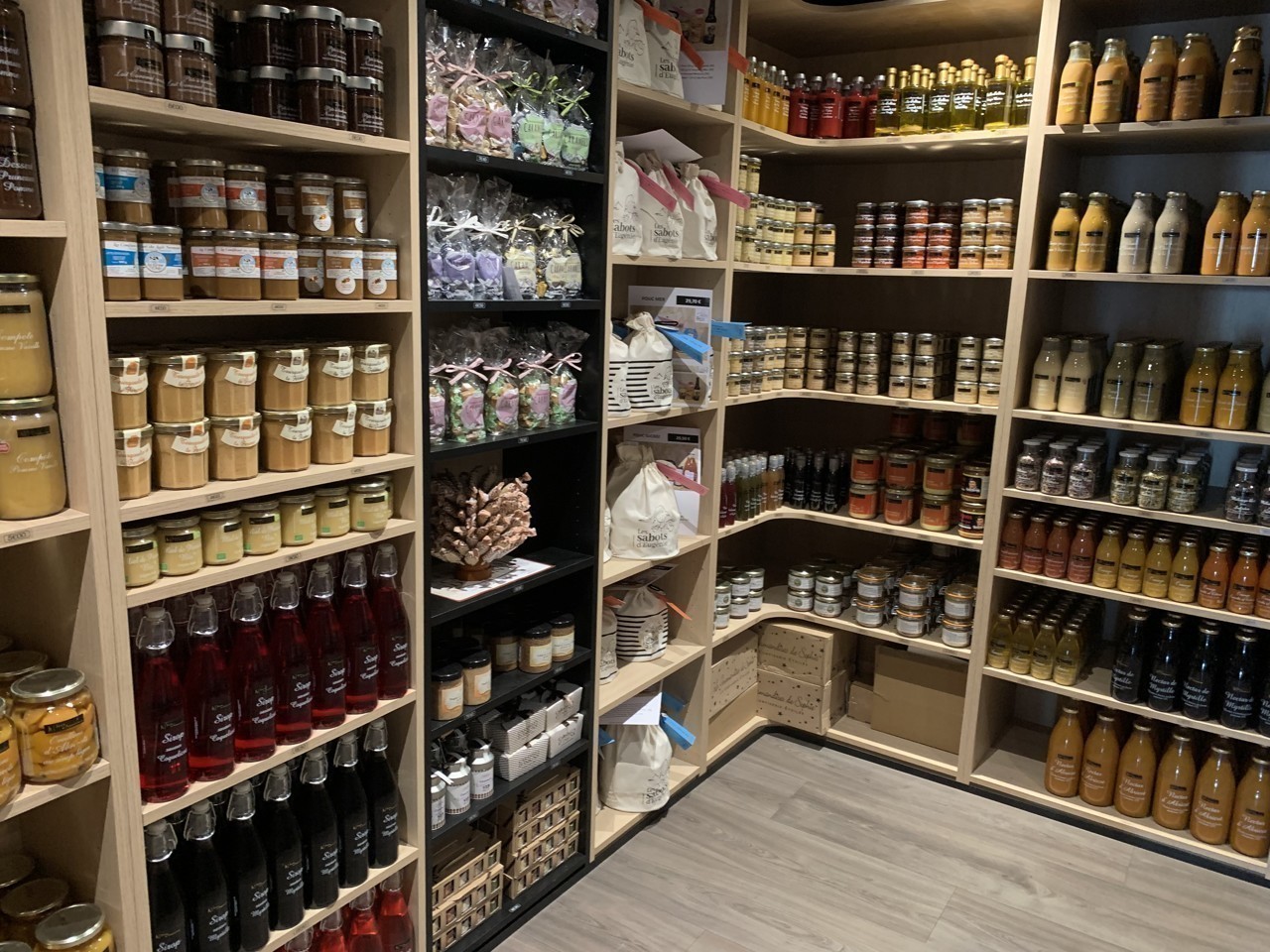 Emblématique établissement de Cherbourg, le Café du Théâtre a rouvert