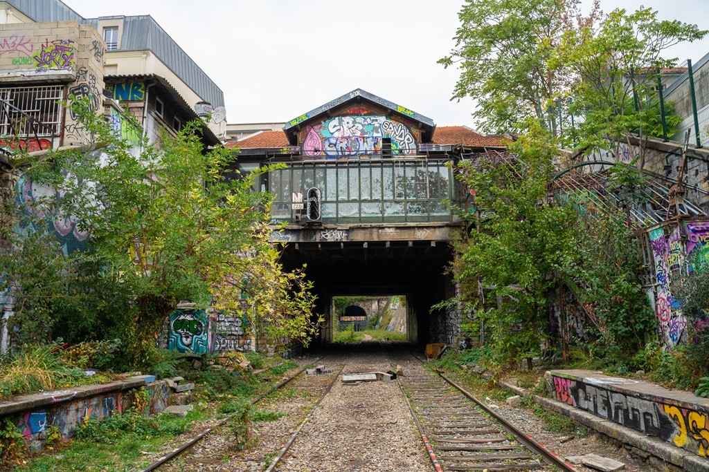 L'histoire de la petite ceinture à Paris, des trains d'hier à l'urbex