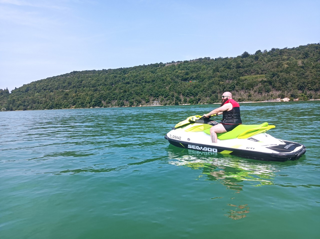 Jura. On a testé pour vous le jet ski, en randonnée à 60 km/h sur le