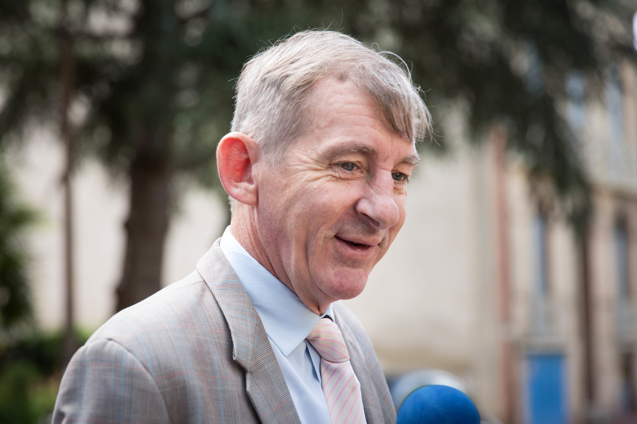 Une imposante statue du président de Groland sera inaugurée à Lens ce