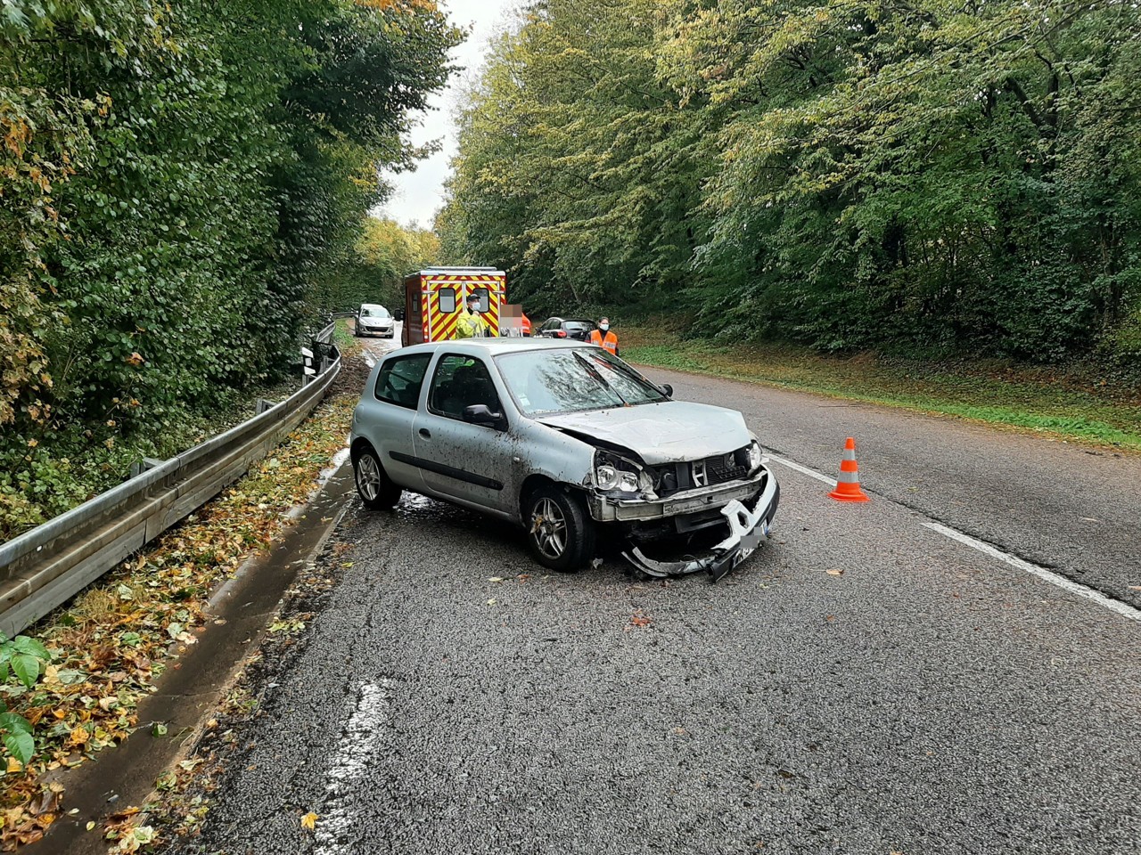 Lisieux une sortie de route dans la rue de Paris