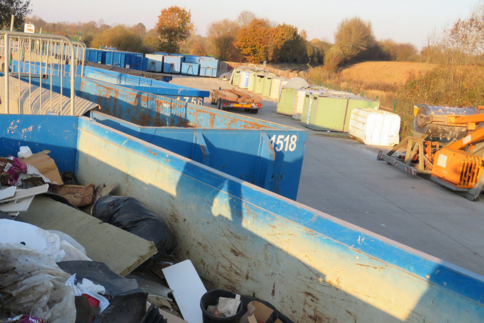 Des sacs de chaux vive provoquent un incendie à la déchetterie de Saint