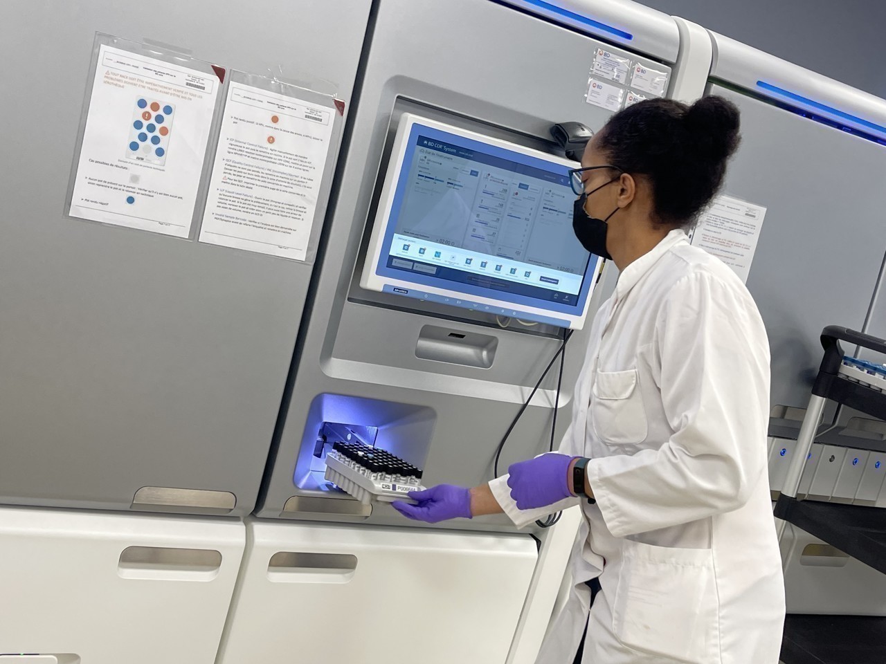 REPORTAGE. IvrysurSeine Eurofins Biomnis, plateforme internationale