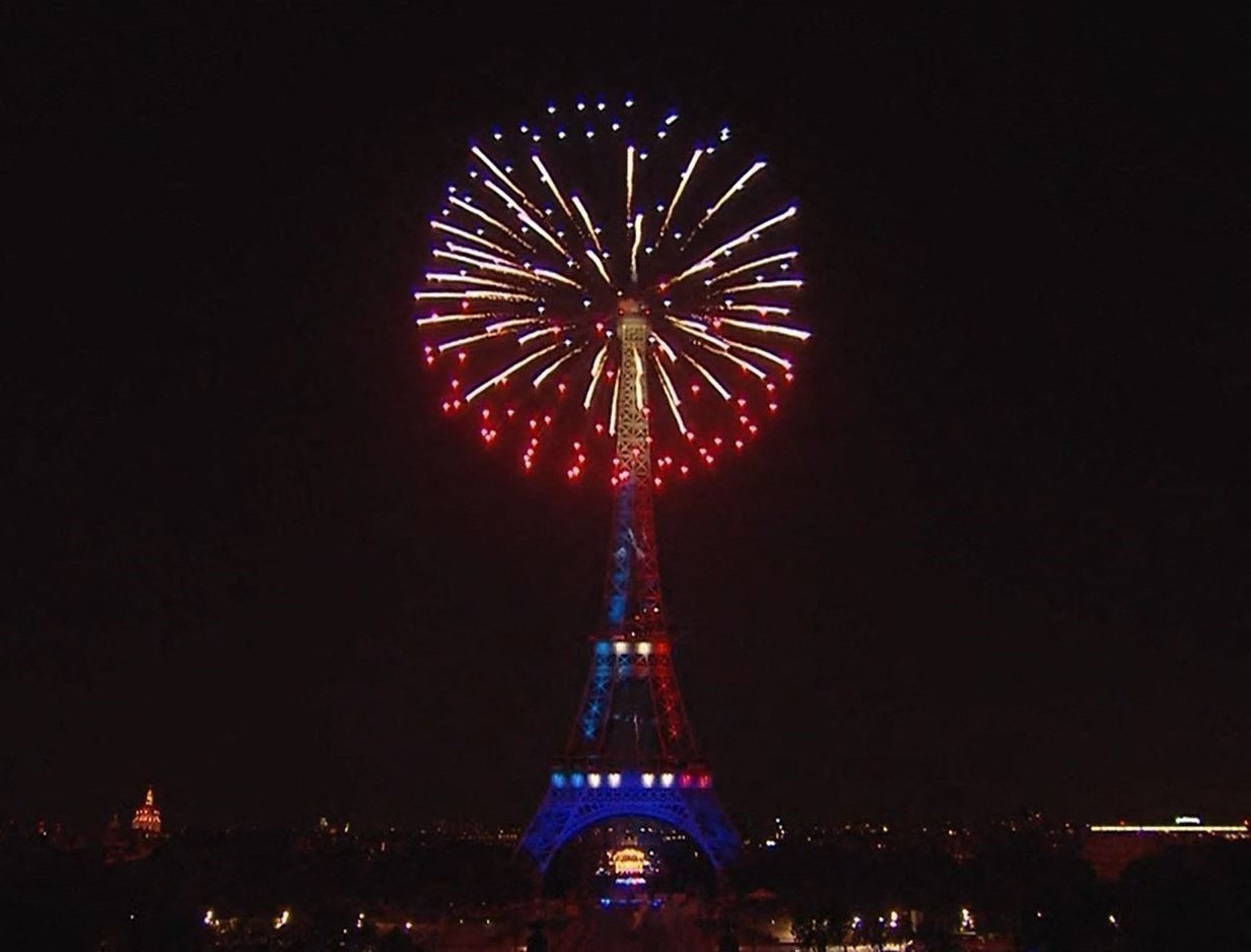 VIDÉO. 14Juillet à Paris revivez le feu d'artifice dansant de la tour Eiffel