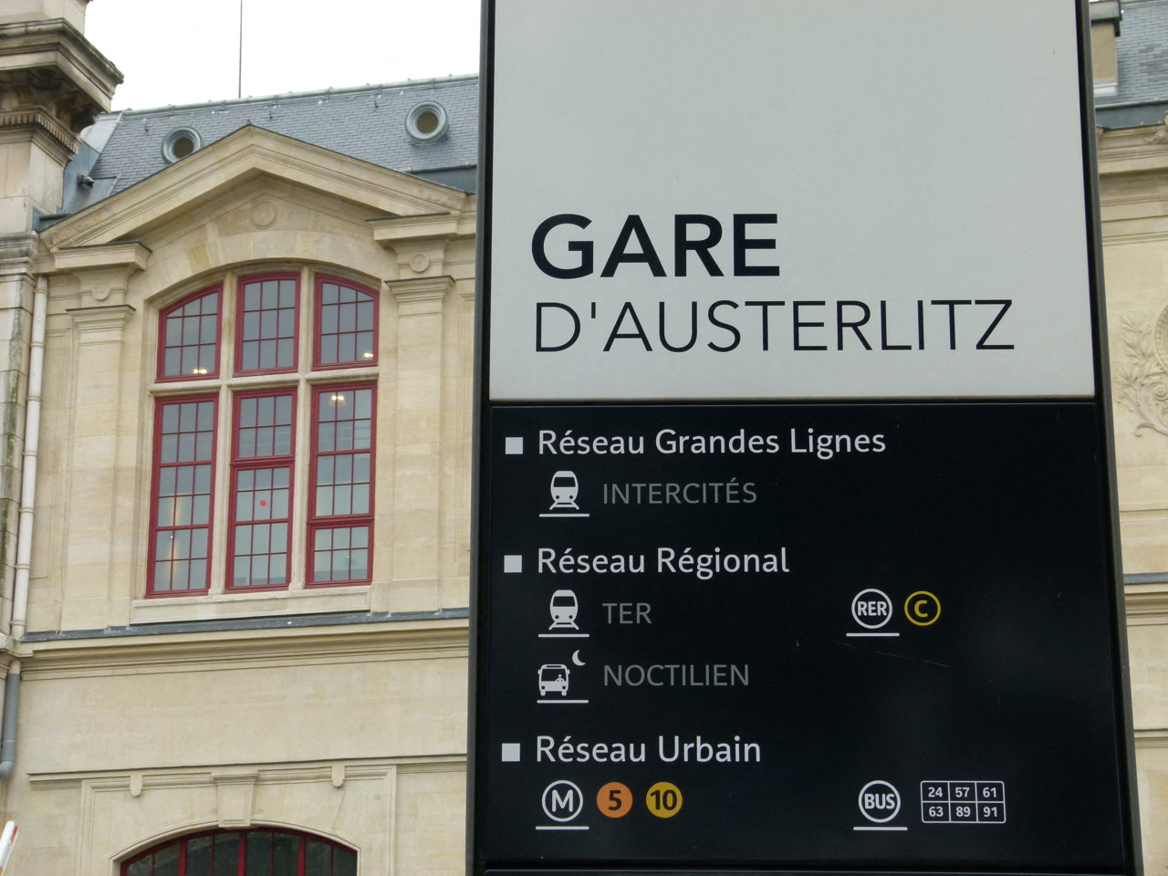 Plomb dans la gare d'Austerlitz à Paris après une décontamination