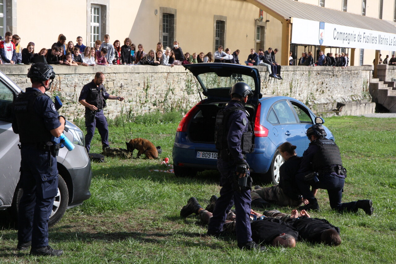 Cherbourg. La Marine recrute 300 jeunes découvrent ses diverses activités