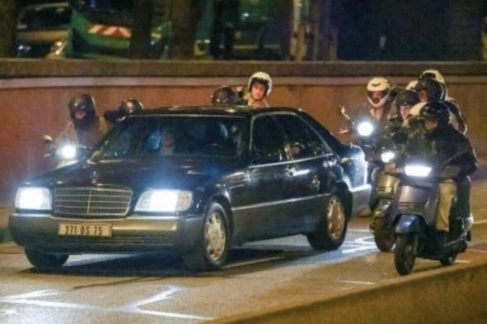 IMAGES. Tournage de The Crown reconstitution à Paris du tragique