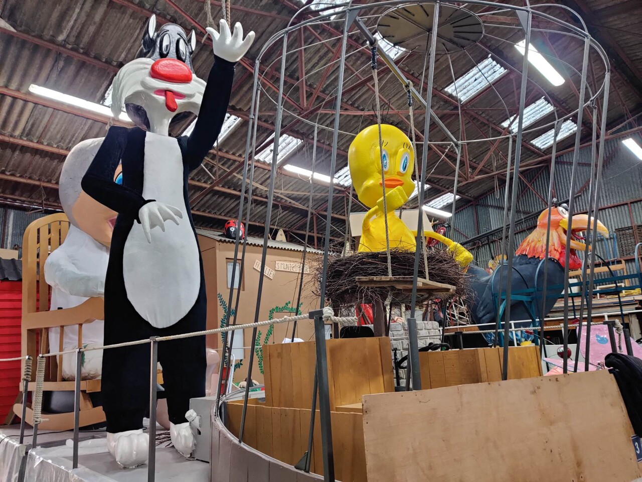 Granville ce weekend, visitez le hangar à chars du Carnaval