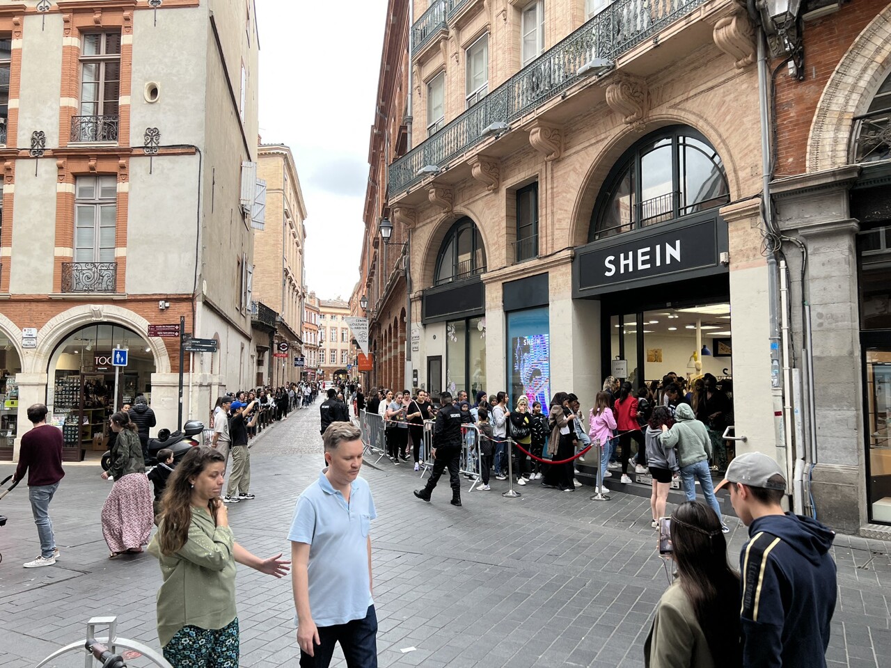 Shein ouvre une boutique éphémère à Marseille, voici pourquoi cela fait