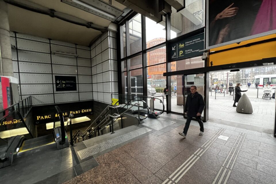 Lyon. Gare PartDieu de gros changement de circulation pour mettre