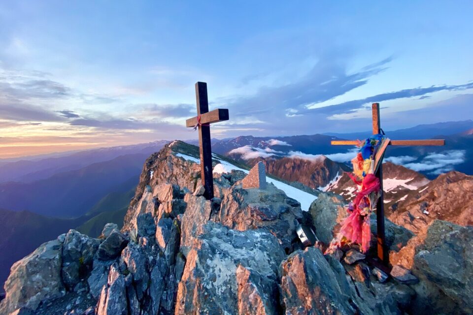 Considéré comme l'un des plus beaux des Pyrénées, ce sommet est visible