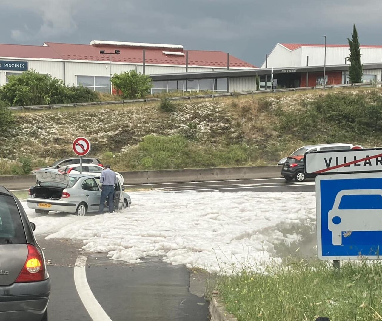 Voiture noyée, A72 inondée les images spectaculaires de l'orage à SaintÉtienne