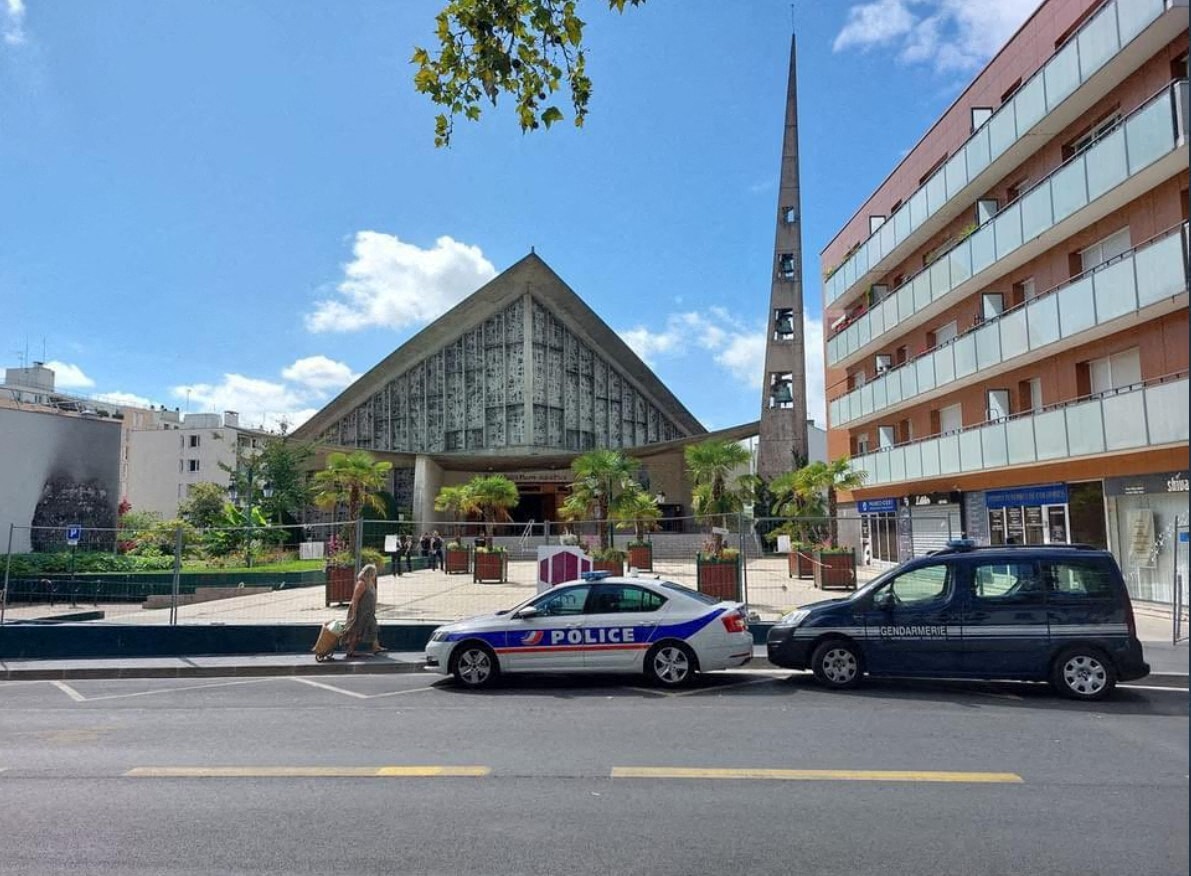 Une église évacuée en pleine messe de l'Assomption à Colombes