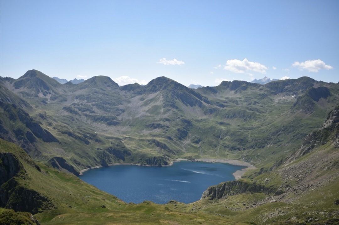 Le lac le plus profond des Pyrénées porte bien son nom cette