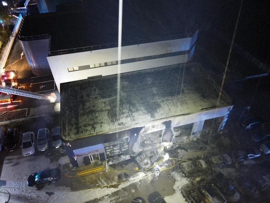 Près de Montpellier. Valergues un garage automobile et vingtdeux