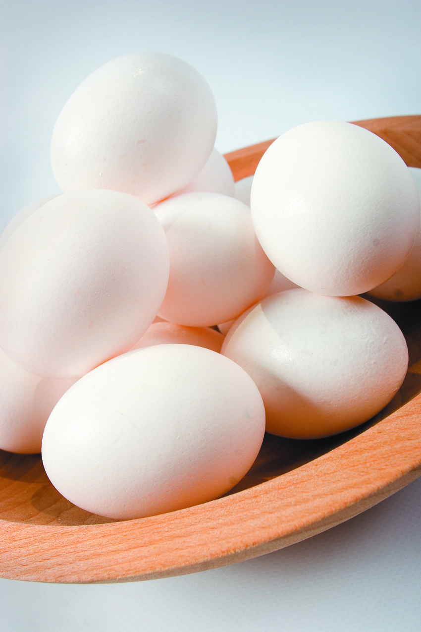 Producer price per dozen dips as feed costs shrink - Manitoba Co-operator