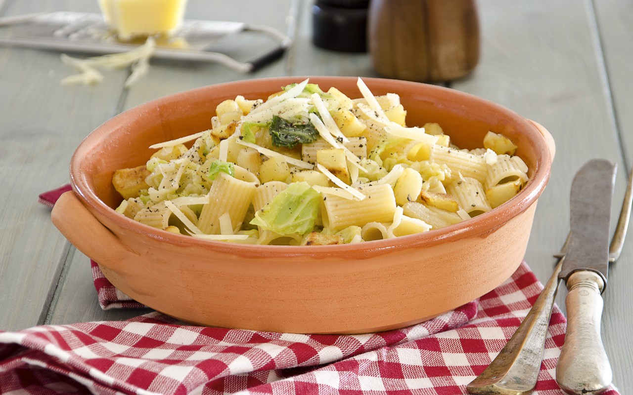 Ricetta Pasta con verza, patate e caciocavallo Agrodolce